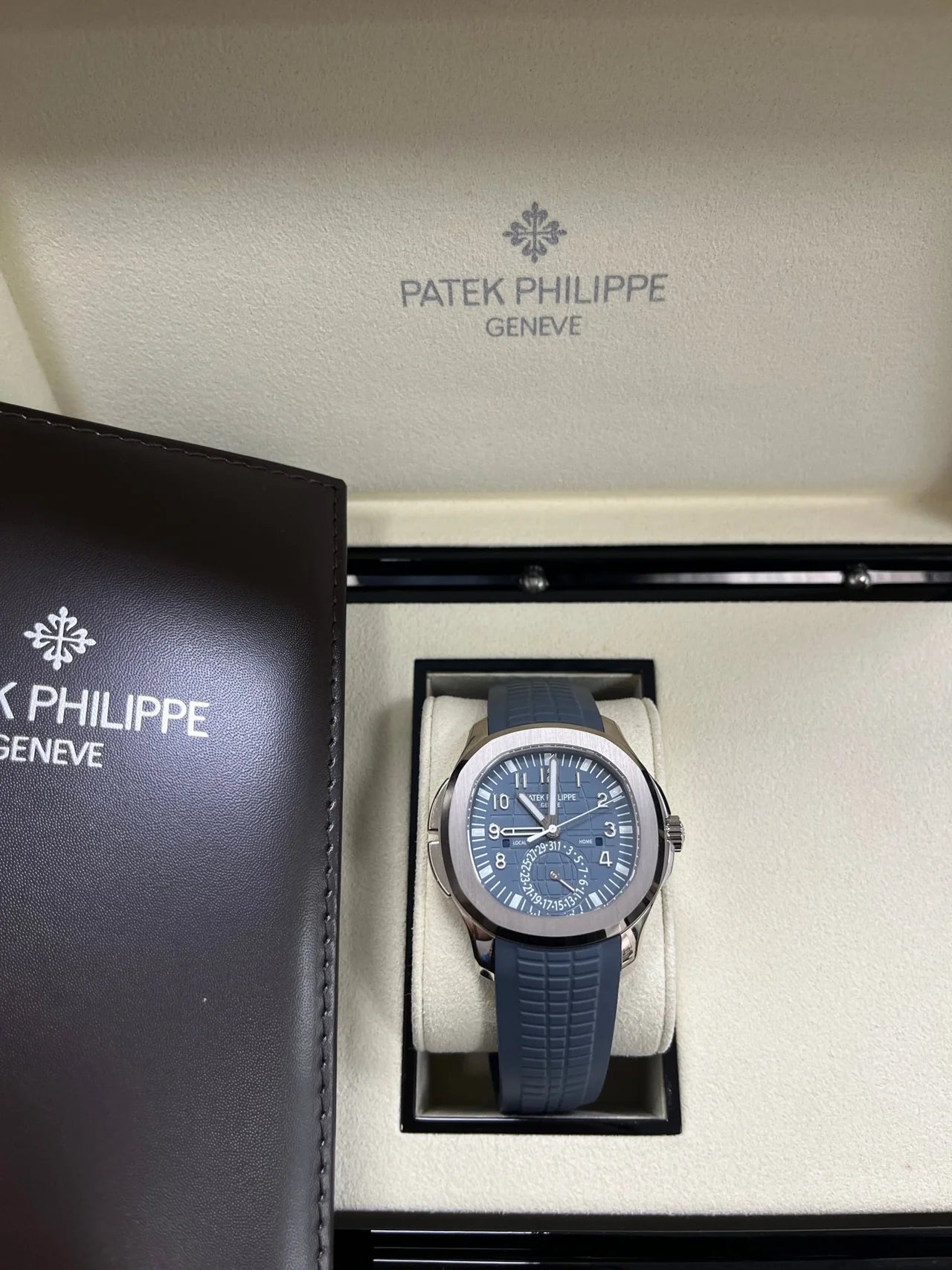 Patek Philippe Aquanaut Travel Time 5164G - 001