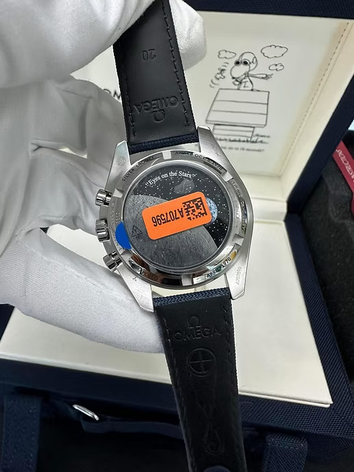 Omega Speedmaster 'Silver Snoopy Award' 310.32.42.50.02.001