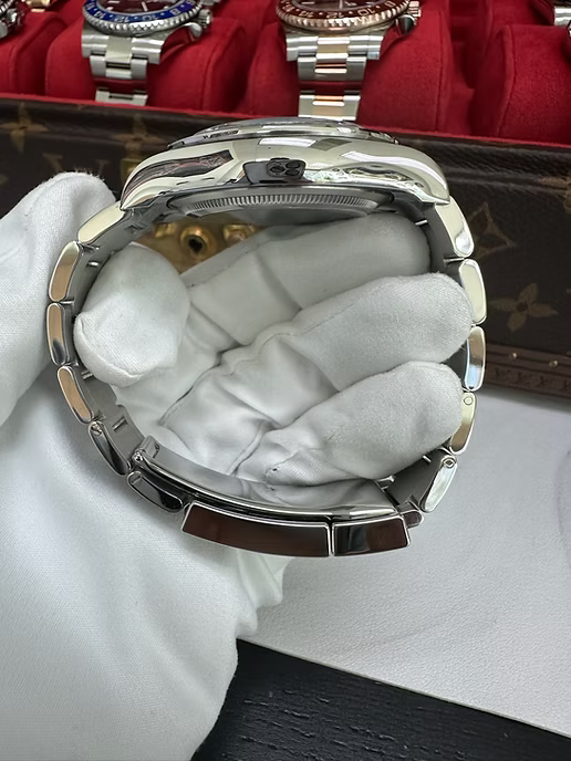 Rolex Cosmograph Daytona Black Cerachrom Bezel - White Index Dial Oyster Bracelet 126500ln