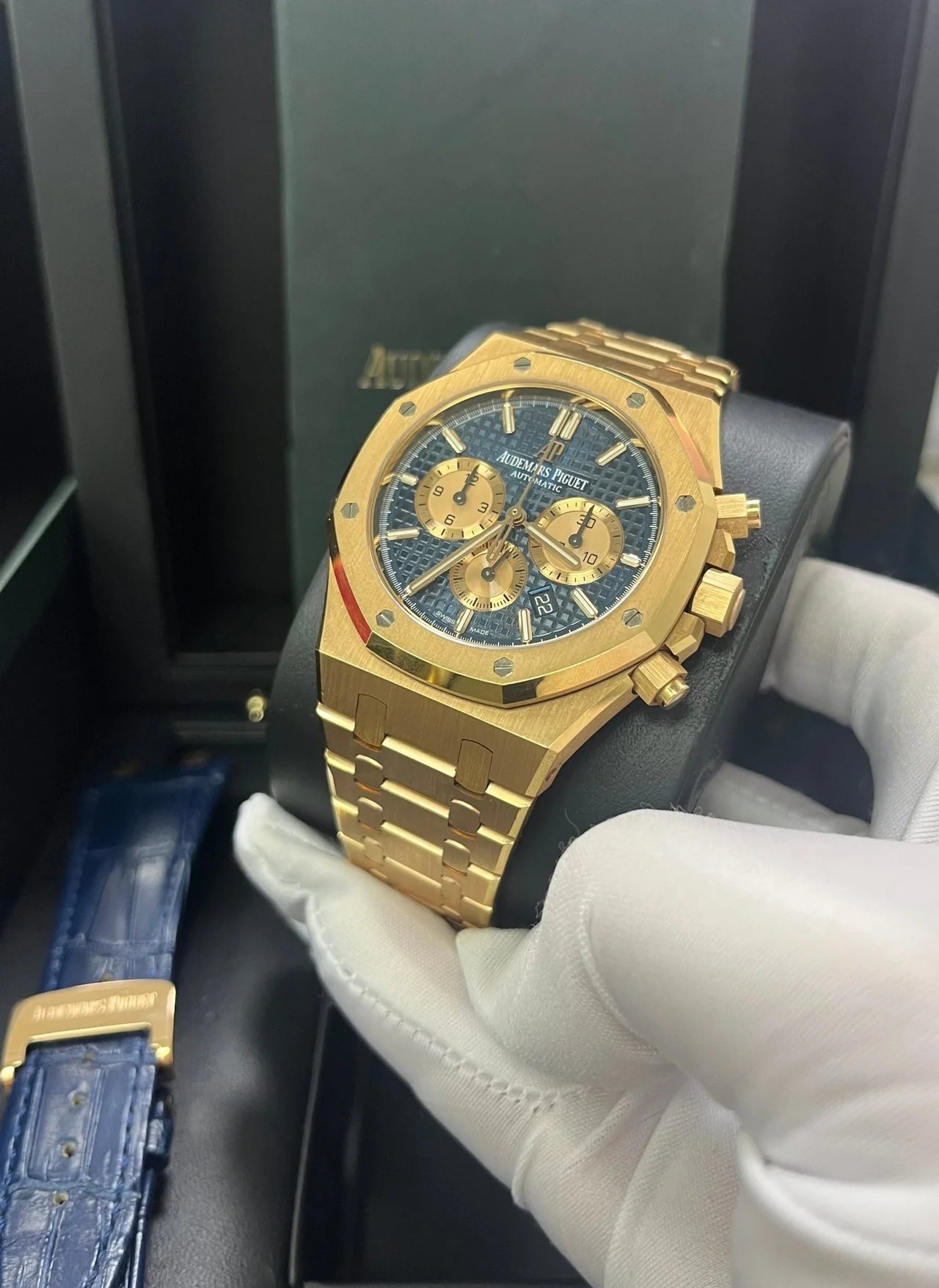 Audemars Piguet Royal Oak Selfwinding Chronograph/ 18k Rose Gold/ Blue Dial/ Pink Sub-Dials (26331OR.OO.D315CR.01)
