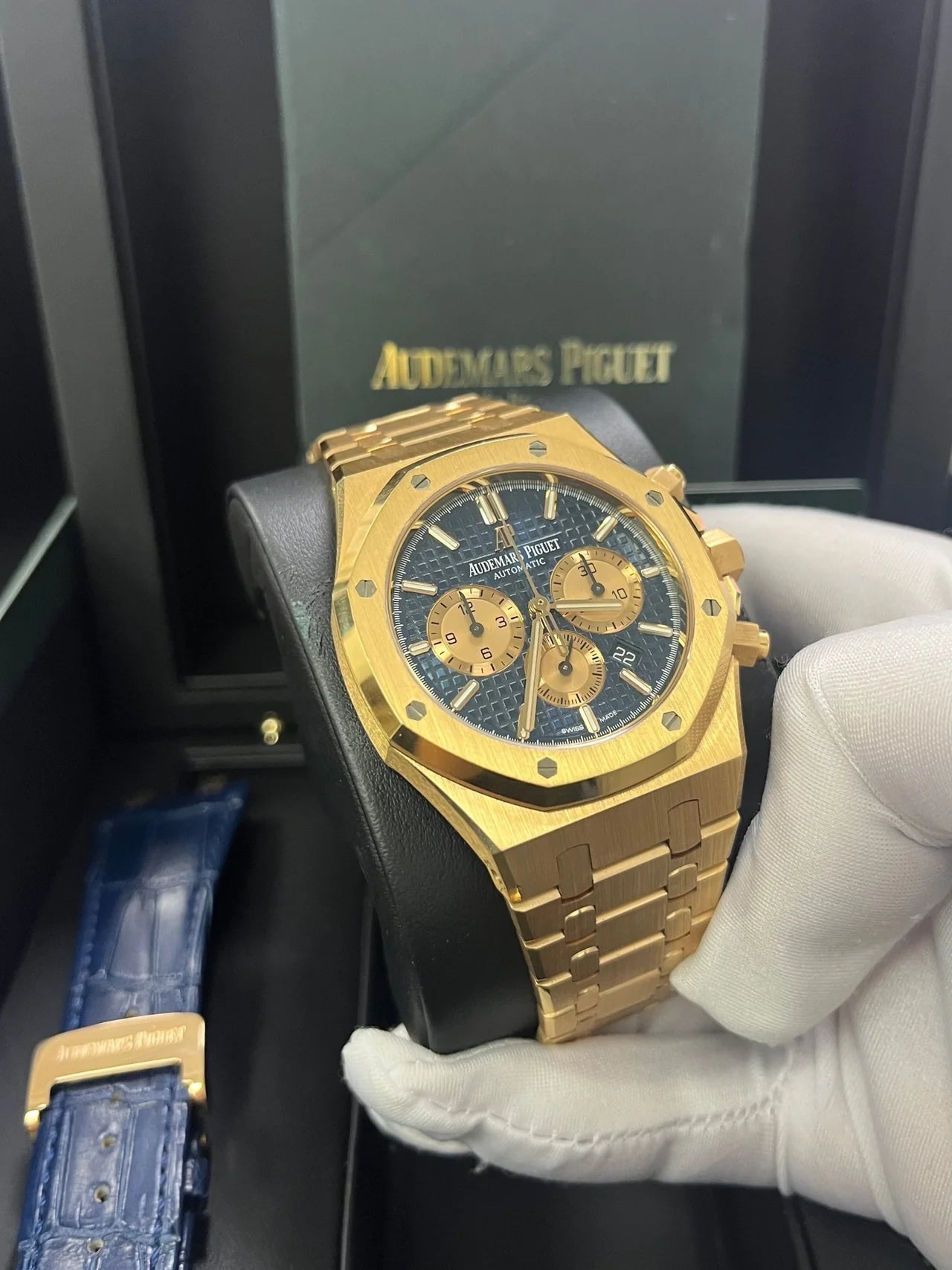 Audemars Piguet Royal Oak Selfwinding Chronograph/ 18k Rose Gold/ Blue Dial/ Pink Sub-Dials (26331OR.OO.D315CR.01)