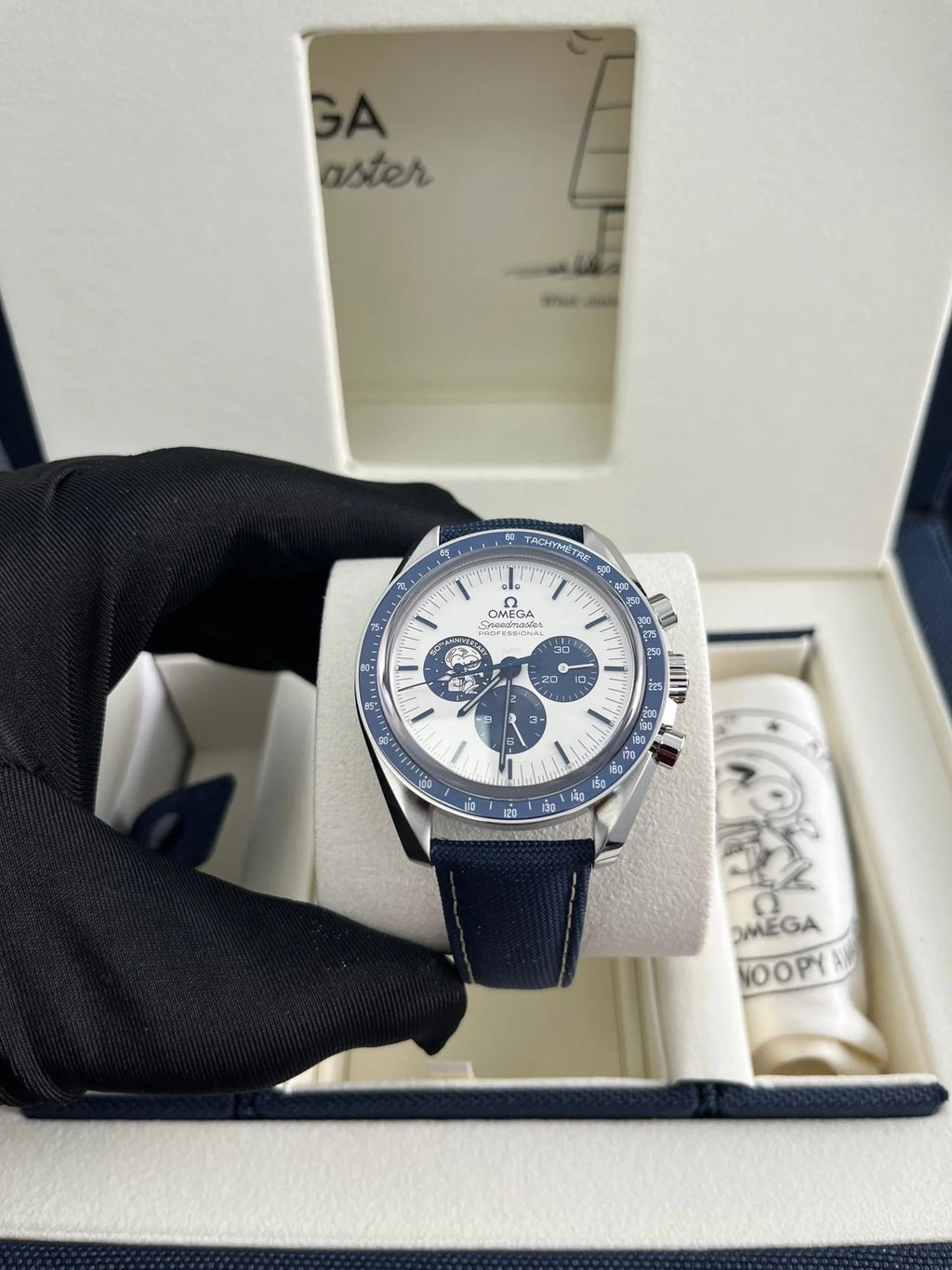 Omega Speedmaster 'Silver Snoopy Award' 310.32.42.50.02.001