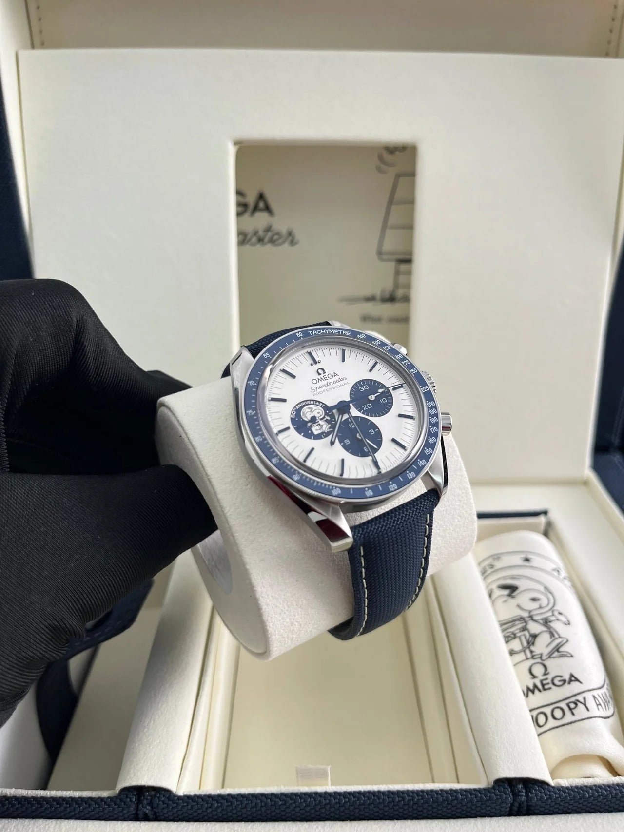 Omega Speedmaster 'Silver Snoopy Award' 310.32.42.50.02.001