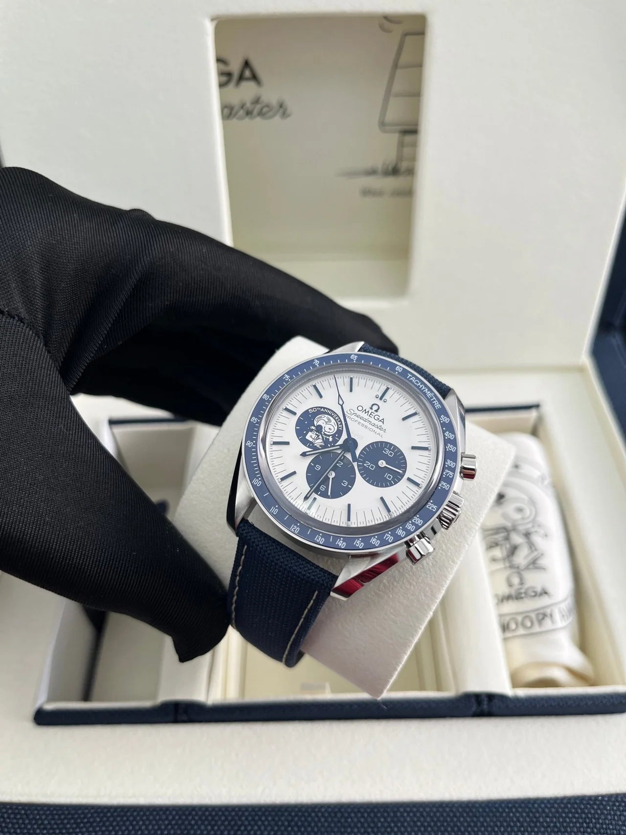 Omega Speedmaster 'Silver Snoopy Award' 310.32.42.50.02.001