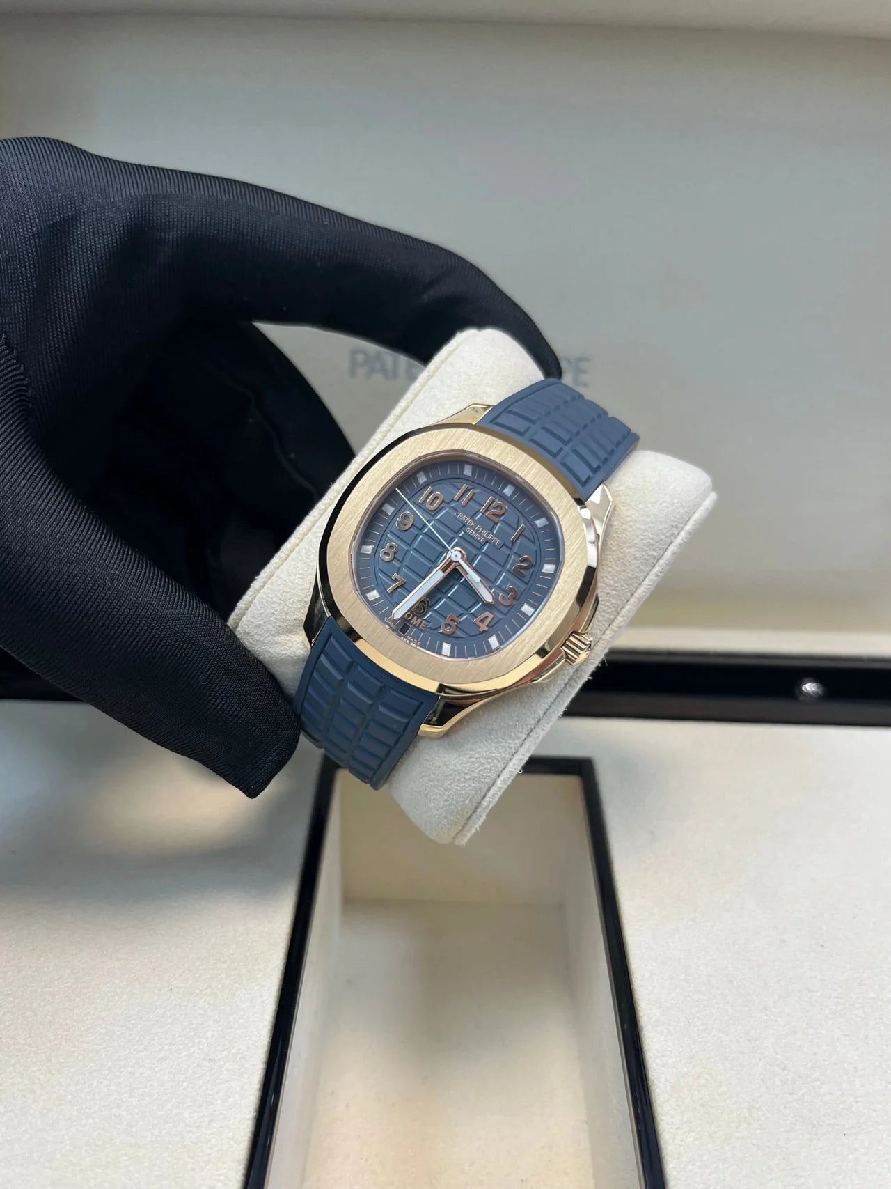 Patek Philippe Aquanaut 18K Rose Gold Opaline-blue Dial 38.8 mm 5269R-001