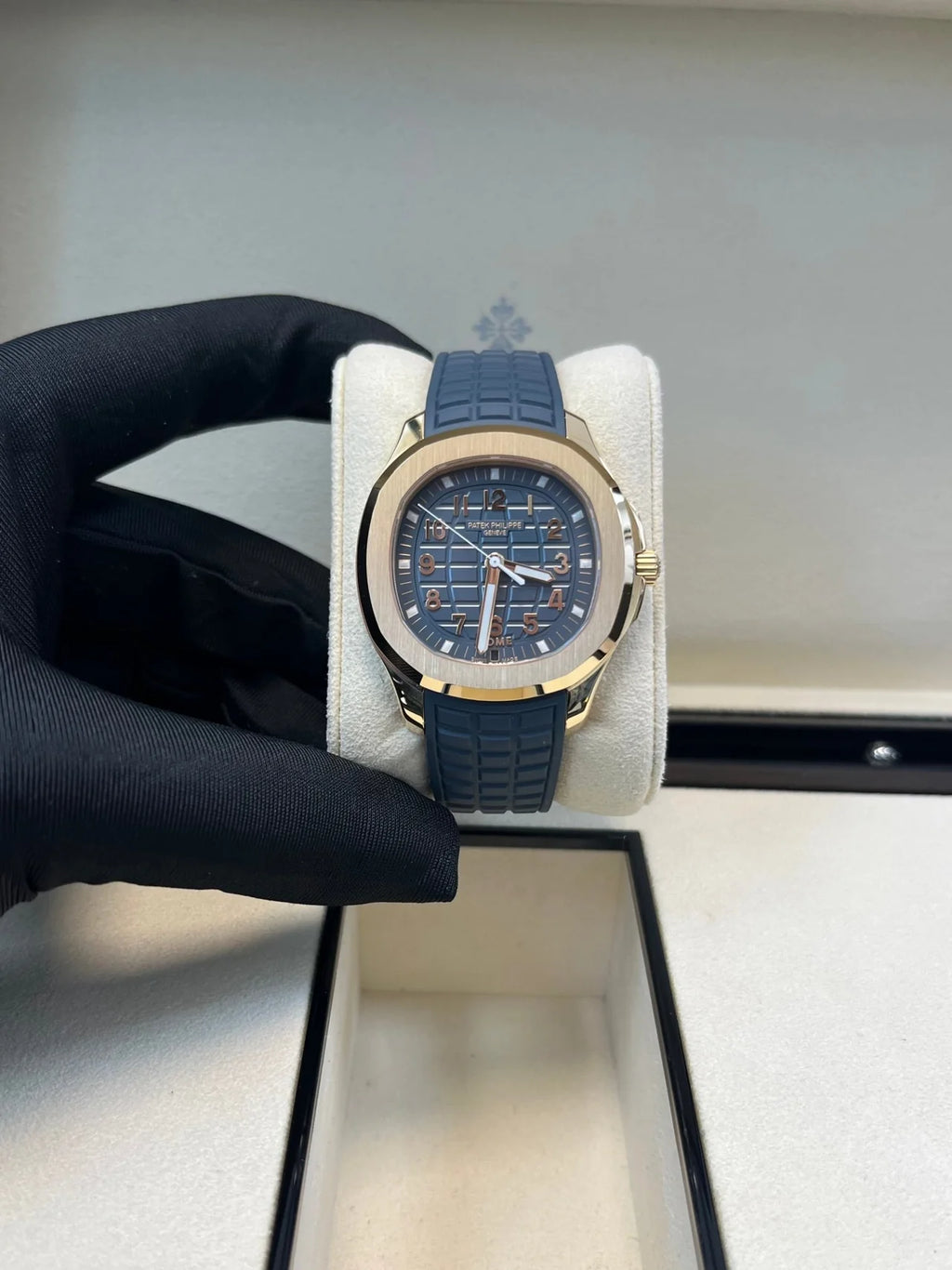 Patek Philippe Aquanaut 18K Rose Gold Opaline-blue Dial 38.8 mm 5269R-001