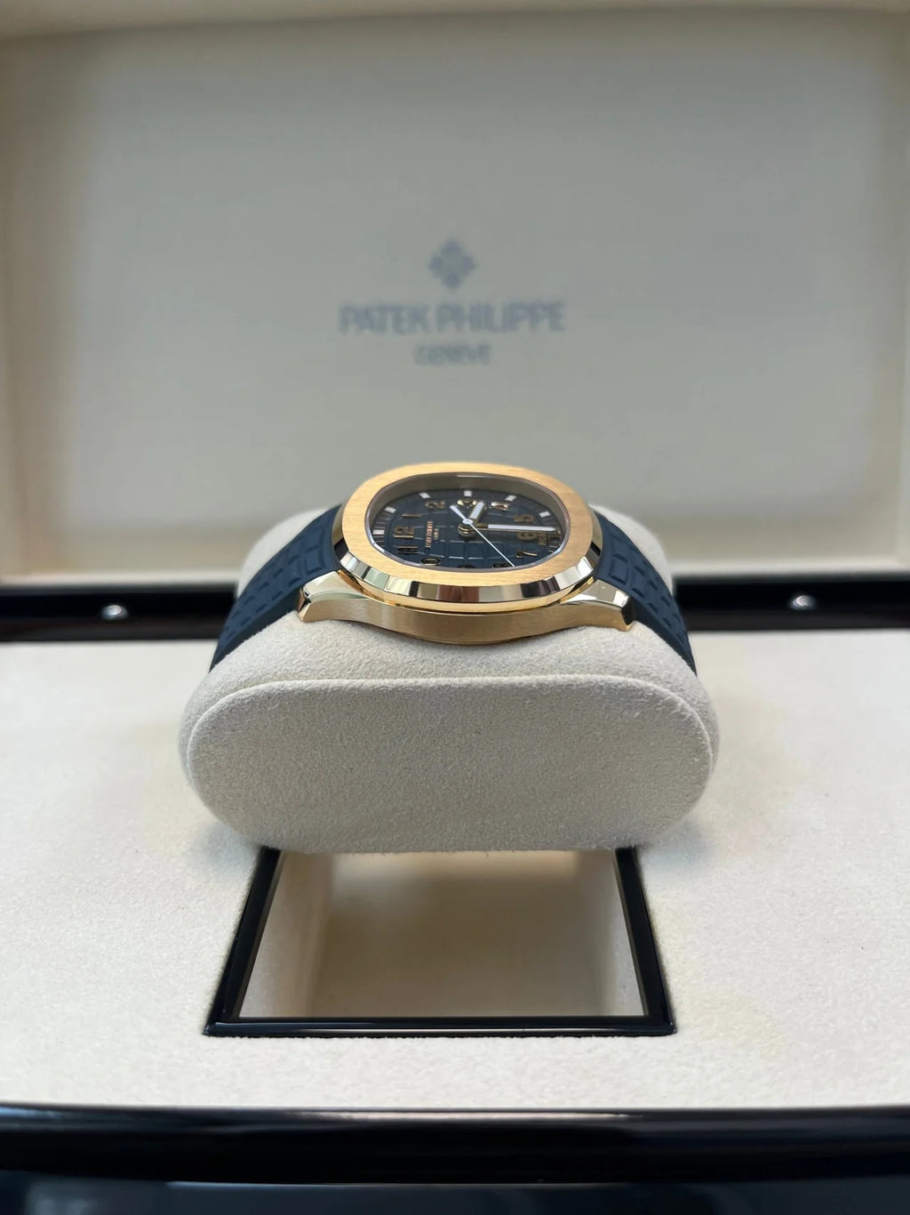 Patek Philippe Aquanaut 18K Rose Gold Opaline-blue Dial 38.8 mm 5269R-001