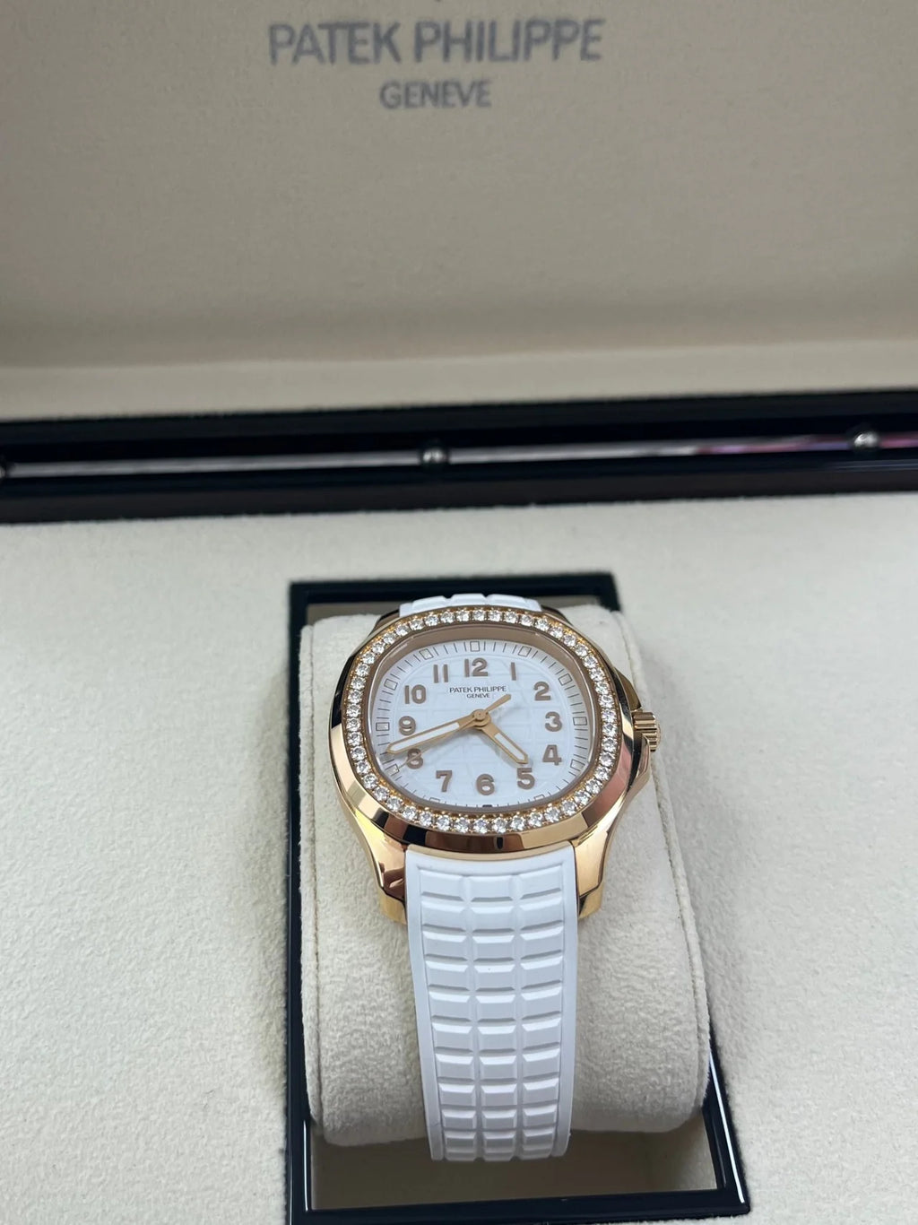 Patek Philippe Aquanaut Ladies White Dial Rose Gold Aquanaut Luce Travel 5269/200R