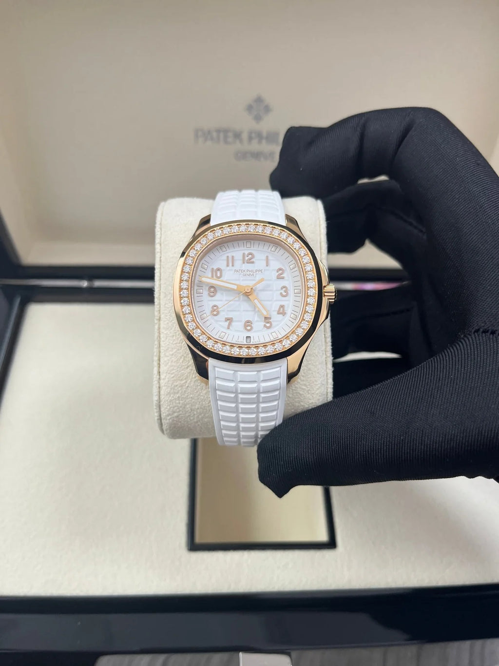 Patek Philippe Aquanaut Ladies White Dial Rose Gold Aquanaut Luce Travel 5269/200R