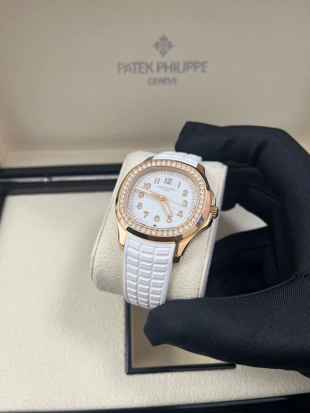 Patek Philippe Aquanaut Ladies White Dial Rose Gold Aquanaut Luce Travel 5269/200R