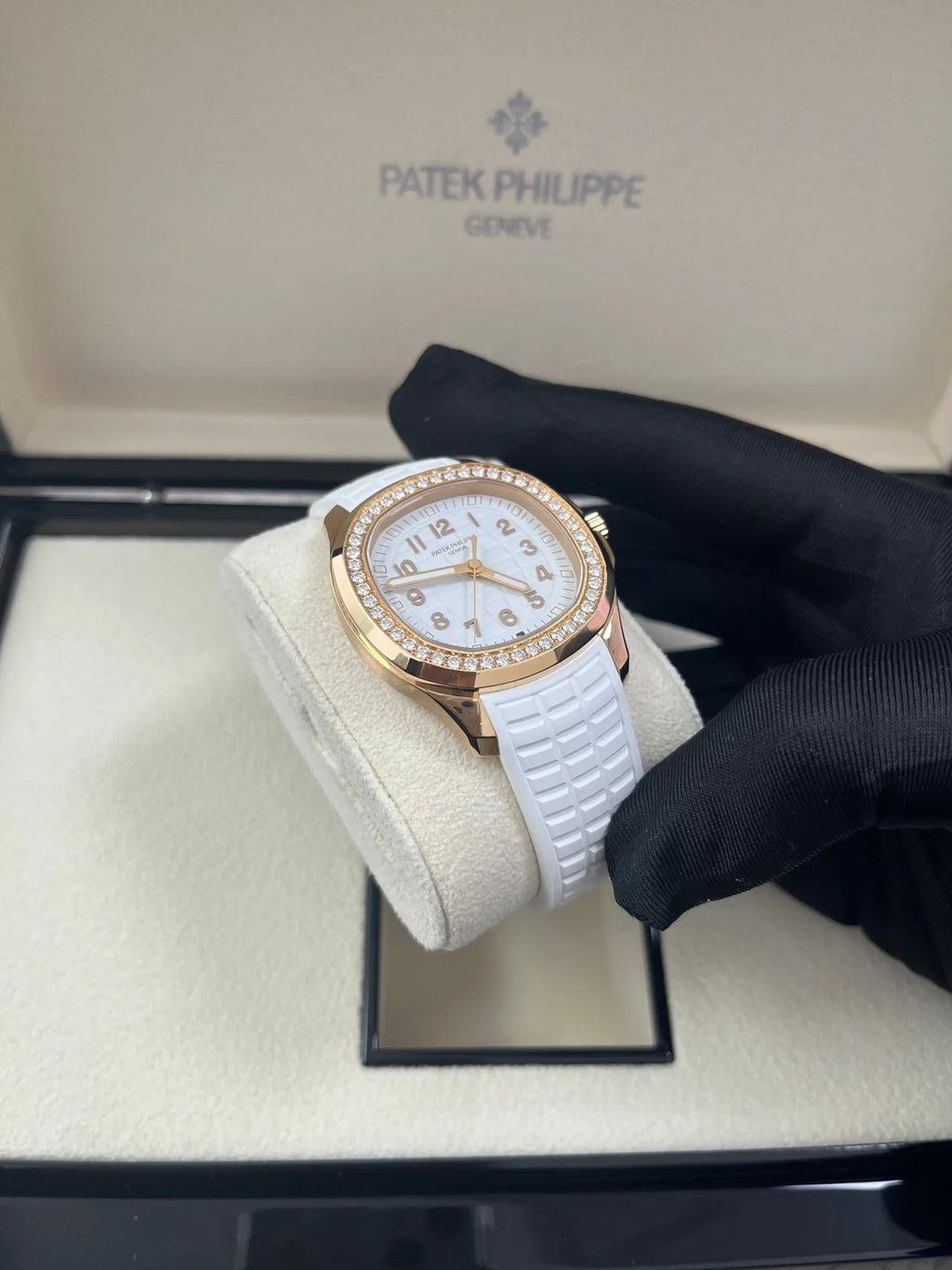 Patek Philippe Aquanaut Ladies White Dial Rose Gold Aquanaut Luce Travel 5269/200R