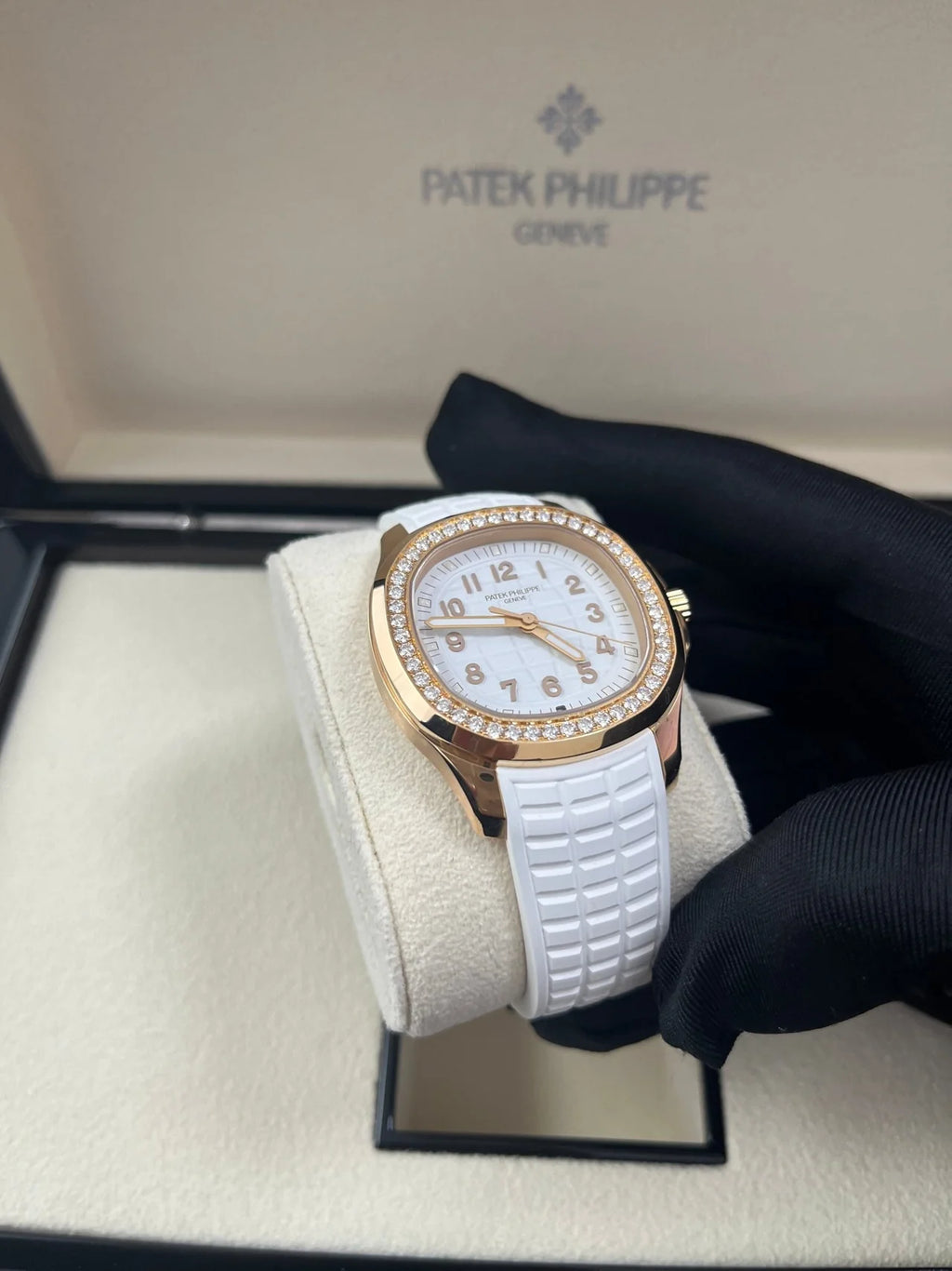Patek Philippe Aquanaut Ladies White Dial Rose Gold Aquanaut Luce Travel 5269/200R