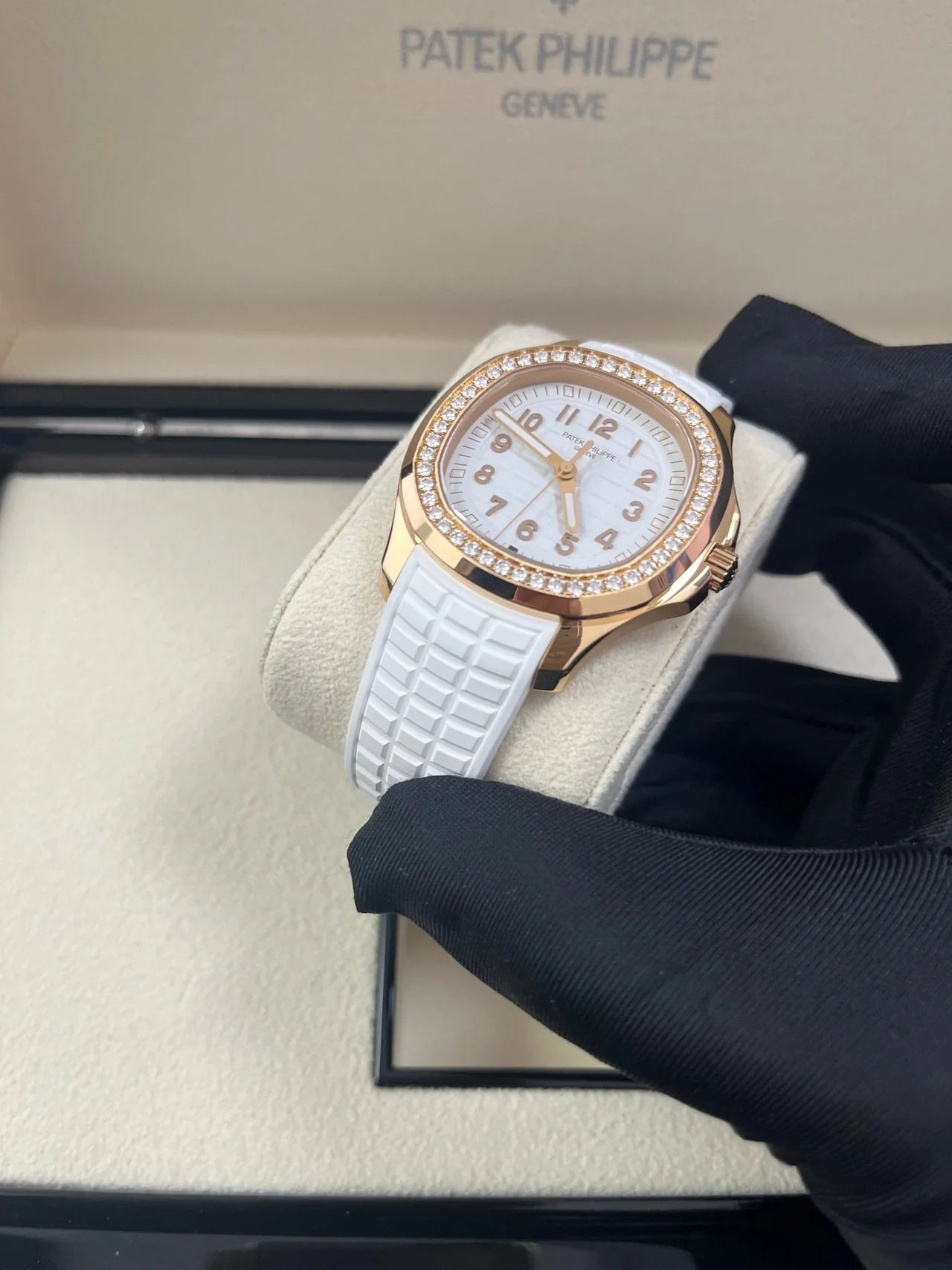 Patek Philippe Aquanaut Ladies White Dial Rose Gold Aquanaut Luce Travel 5269/200R