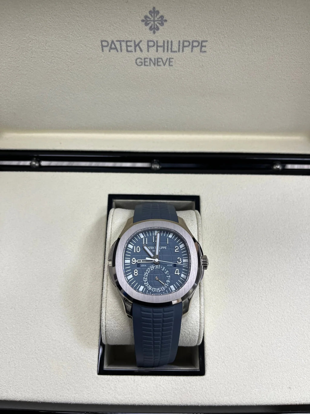 Patek Philippe Aquanaut Travel Time 5164G - 001