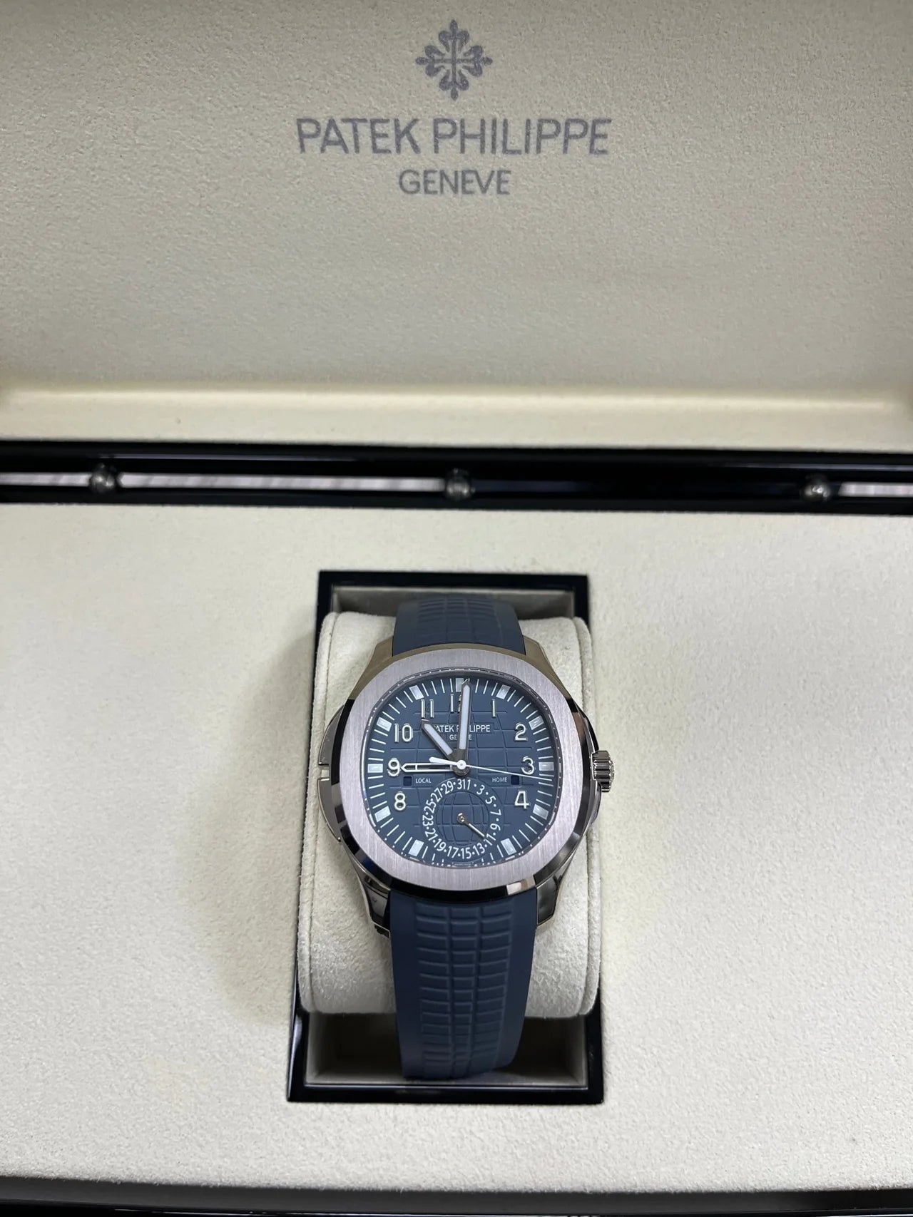 Patek Philippe Aquanaut Travel Time 5164G - 001