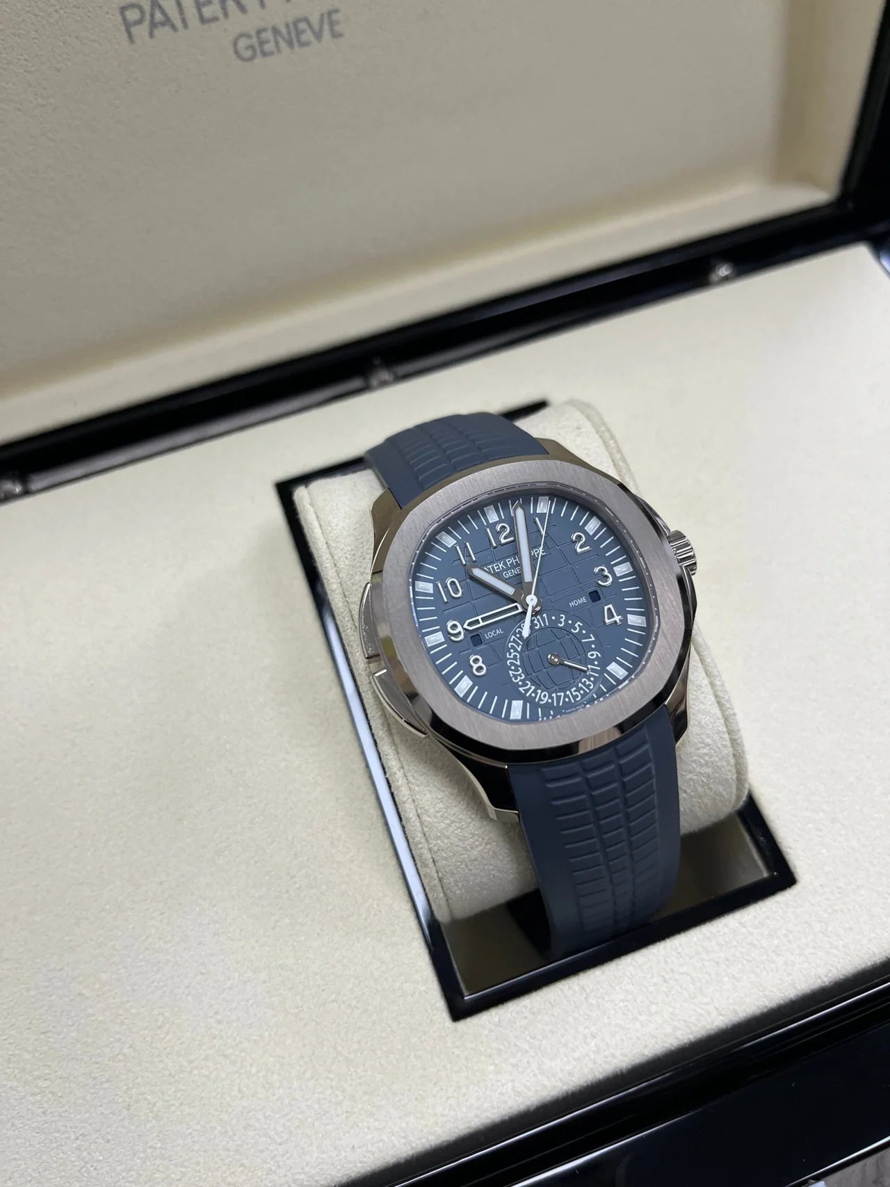 Patek Philippe Aquanaut Travel Time 5164G - 001