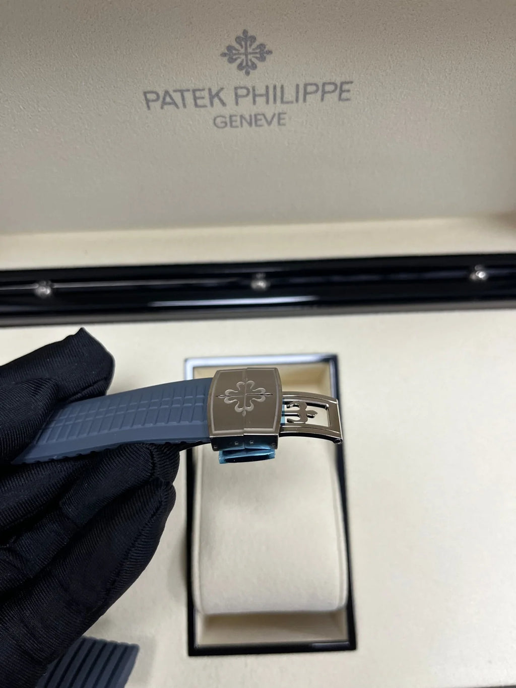 Patek Philippe Aquanaut Travel Time 5164G - 001
