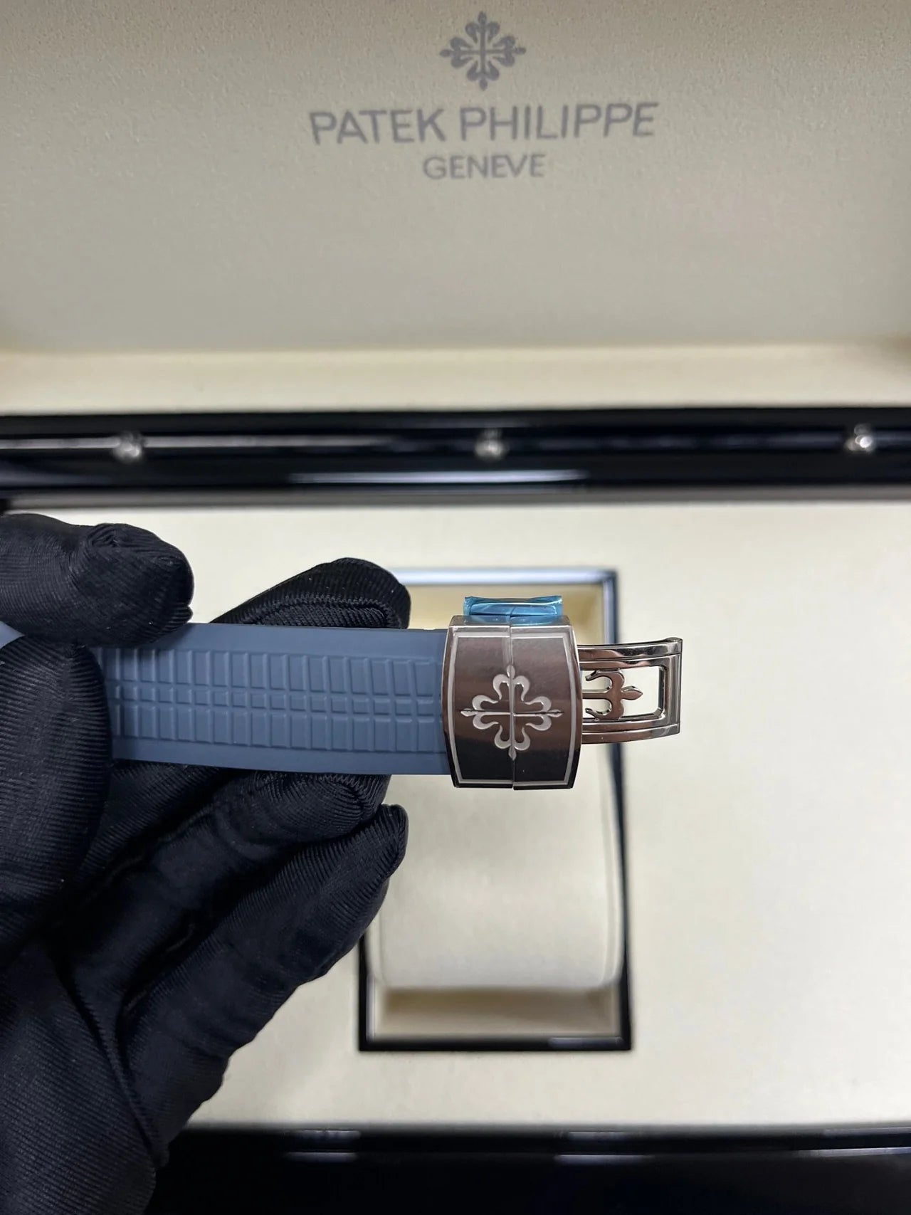 Patek Philippe Aquanaut Travel Time 5164G - 001