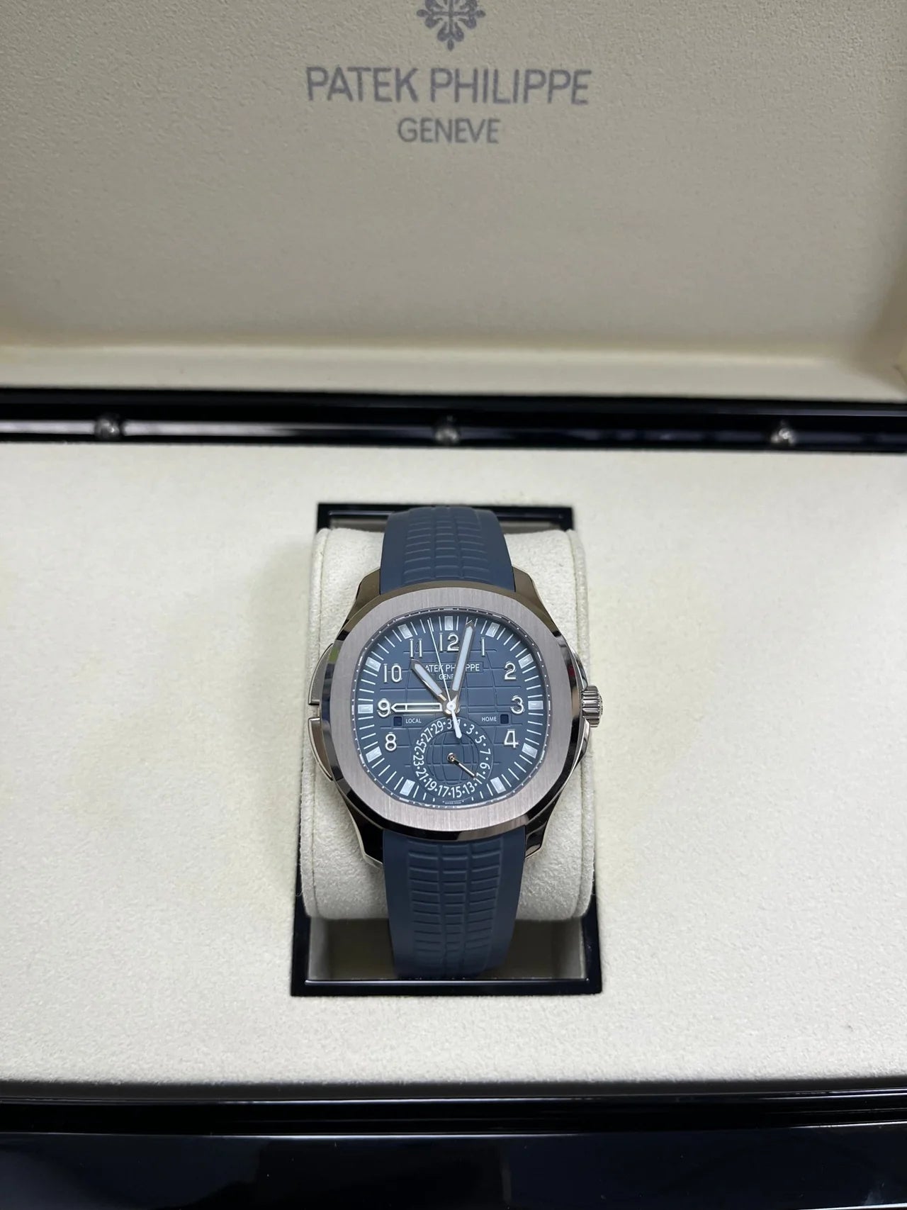 Patek Philippe Aquanaut Travel Time 5164G - 001