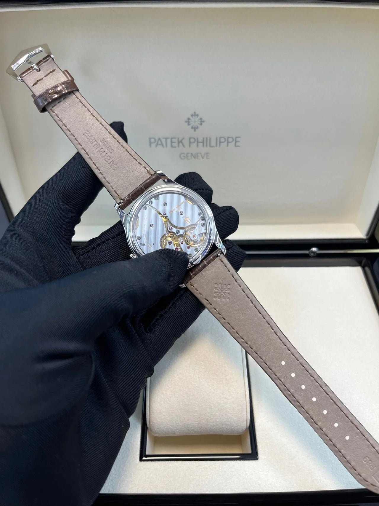 Patek Philippe Calatrava New 2025 Release 6196P Calatrava Salmon Dial Platinum