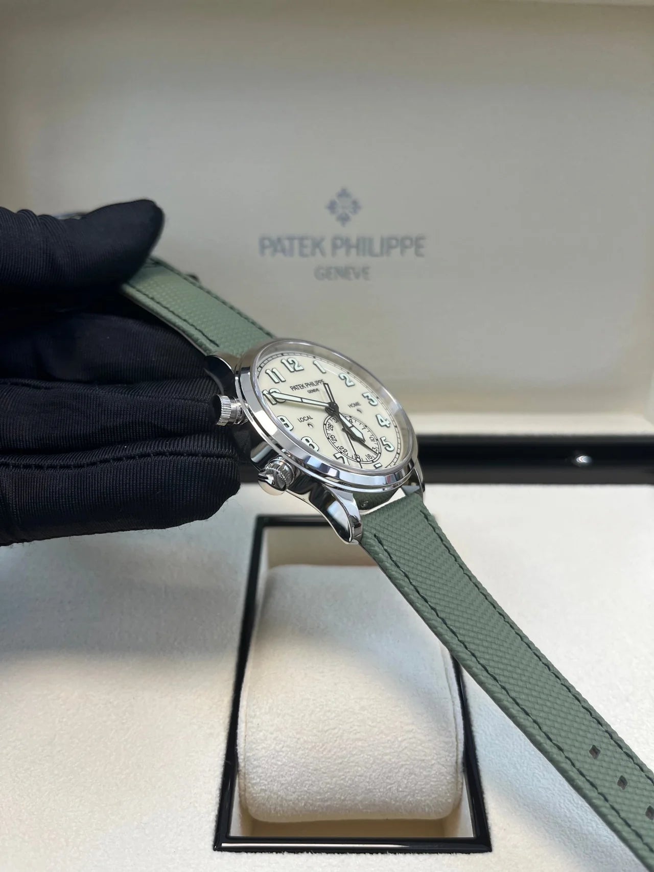 Patek Philippe Calatrava Pilot Travel Time 5524G-010