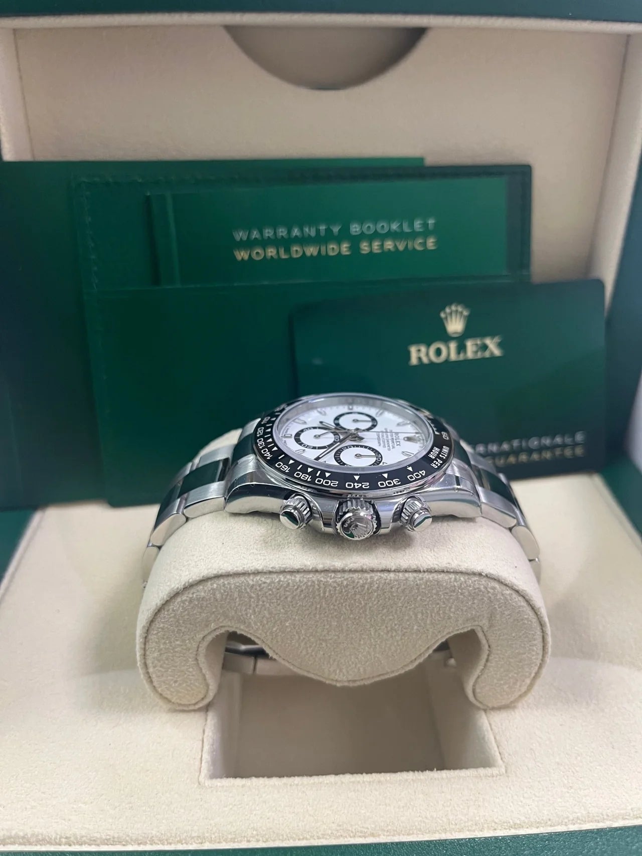 Rolex Cosmograph Daytona Black Cerachrom Bezel - White Index Dial Oyster Bracelet 126500ln