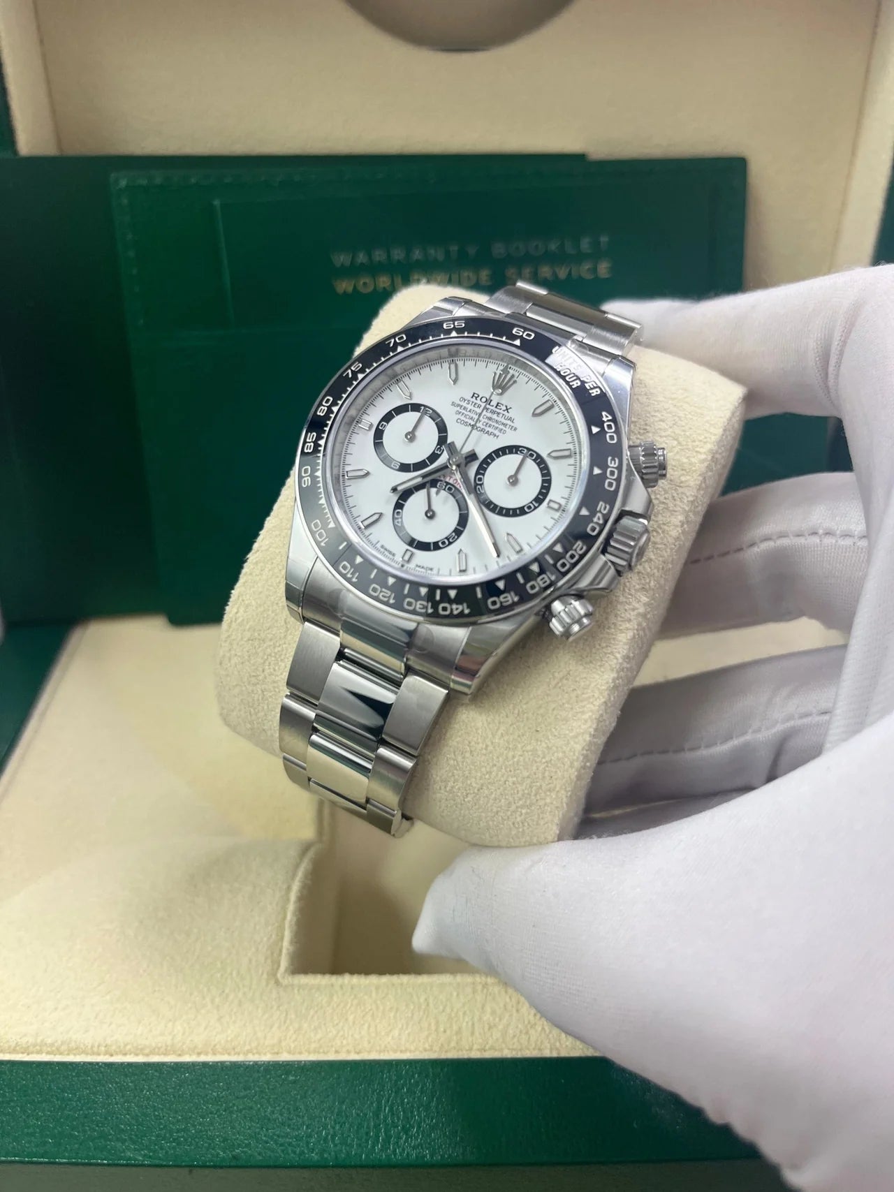 Rolex Cosmograph Daytona Black Cerachrom Bezel - White Index Dial Oyster Bracelet 126500ln