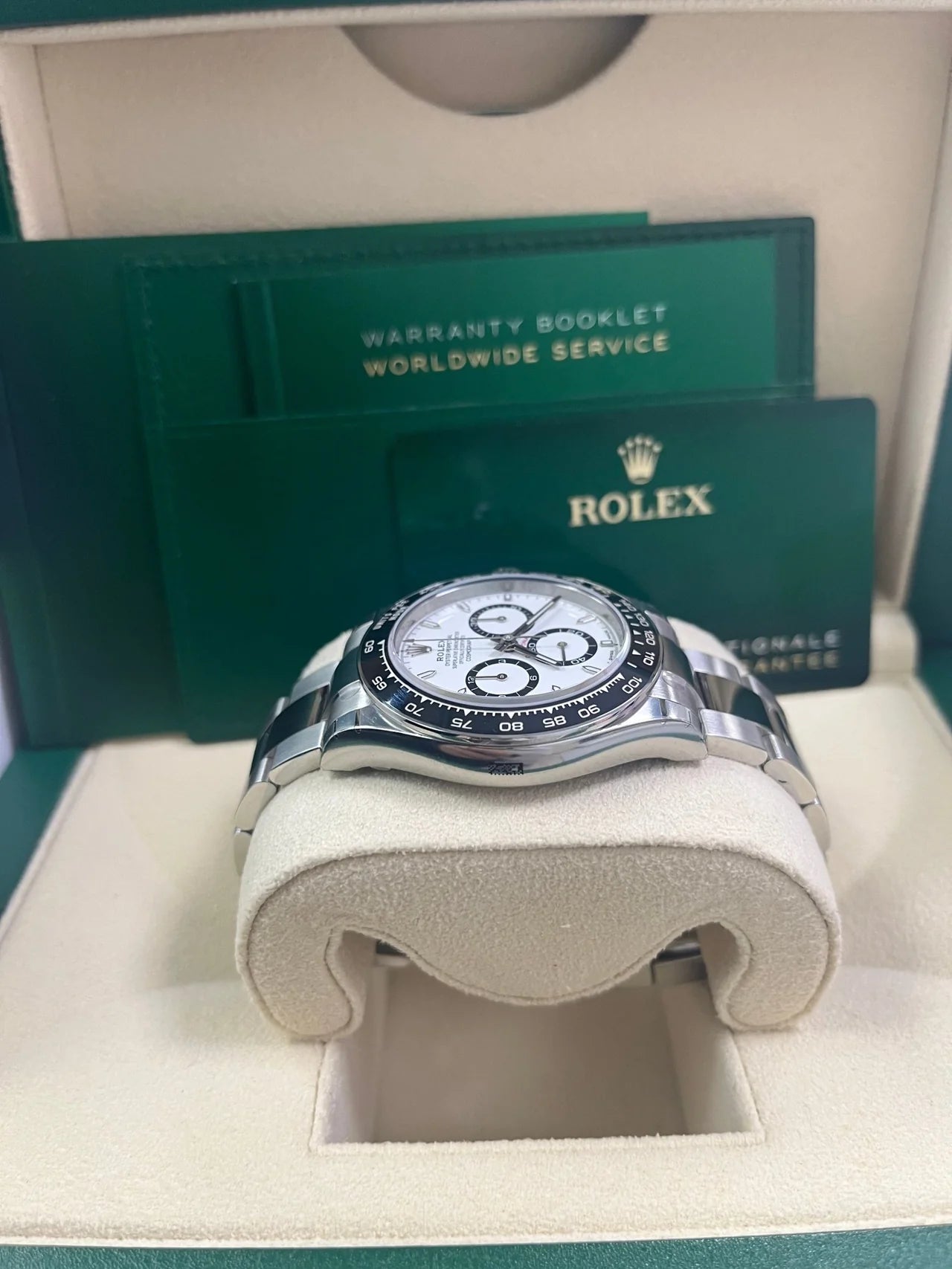 Rolex Cosmograph Daytona Black Cerachrom Bezel - White Index Dial Oyster Bracelet 126500ln