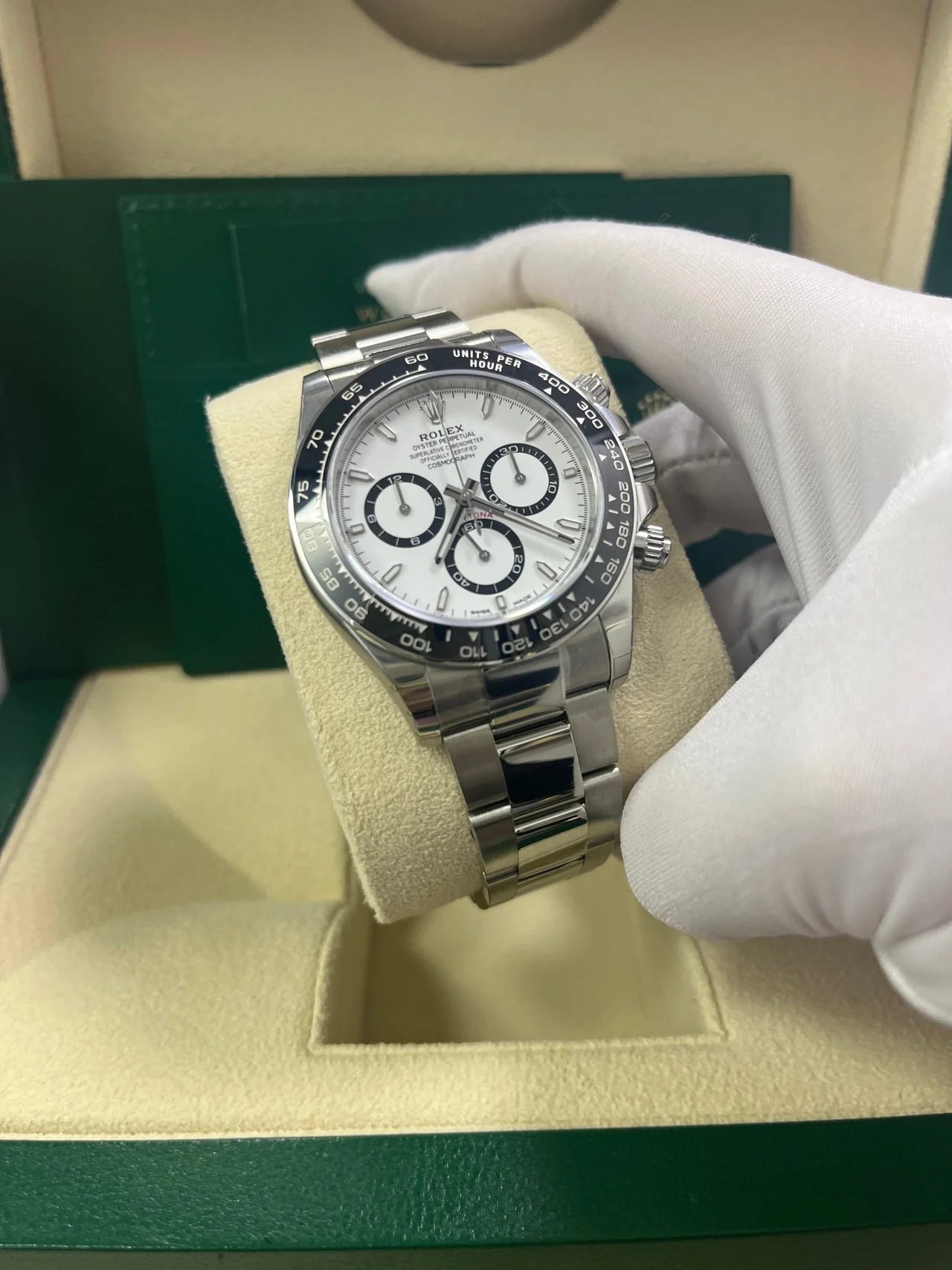 Rolex Cosmograph Daytona Black Cerachrom Bezel - White Index Dial Oyster Bracelet 126500ln