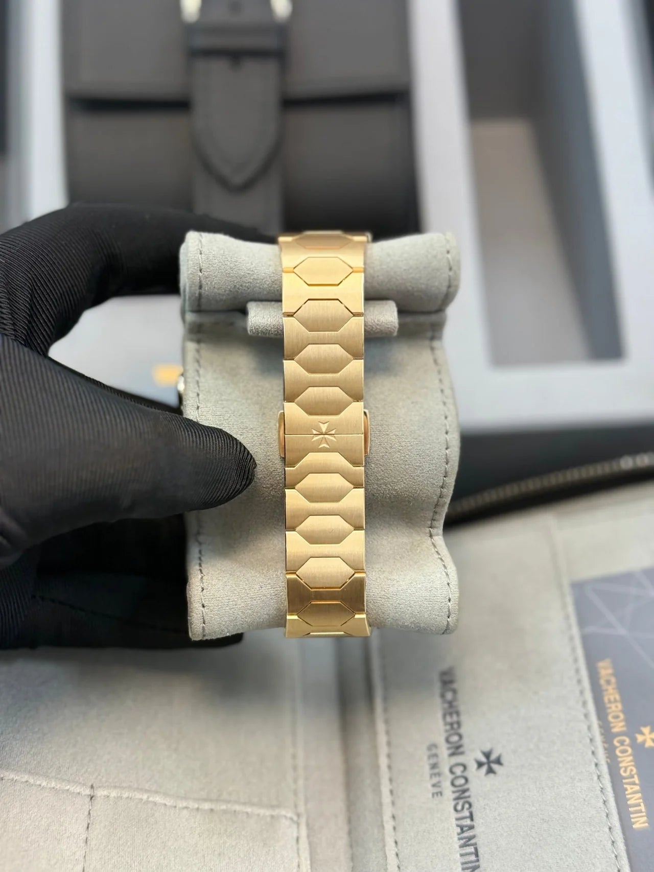 Vacheron Constantin Historiques 222 4200H/222J - B935 37 mm Yellow Gold