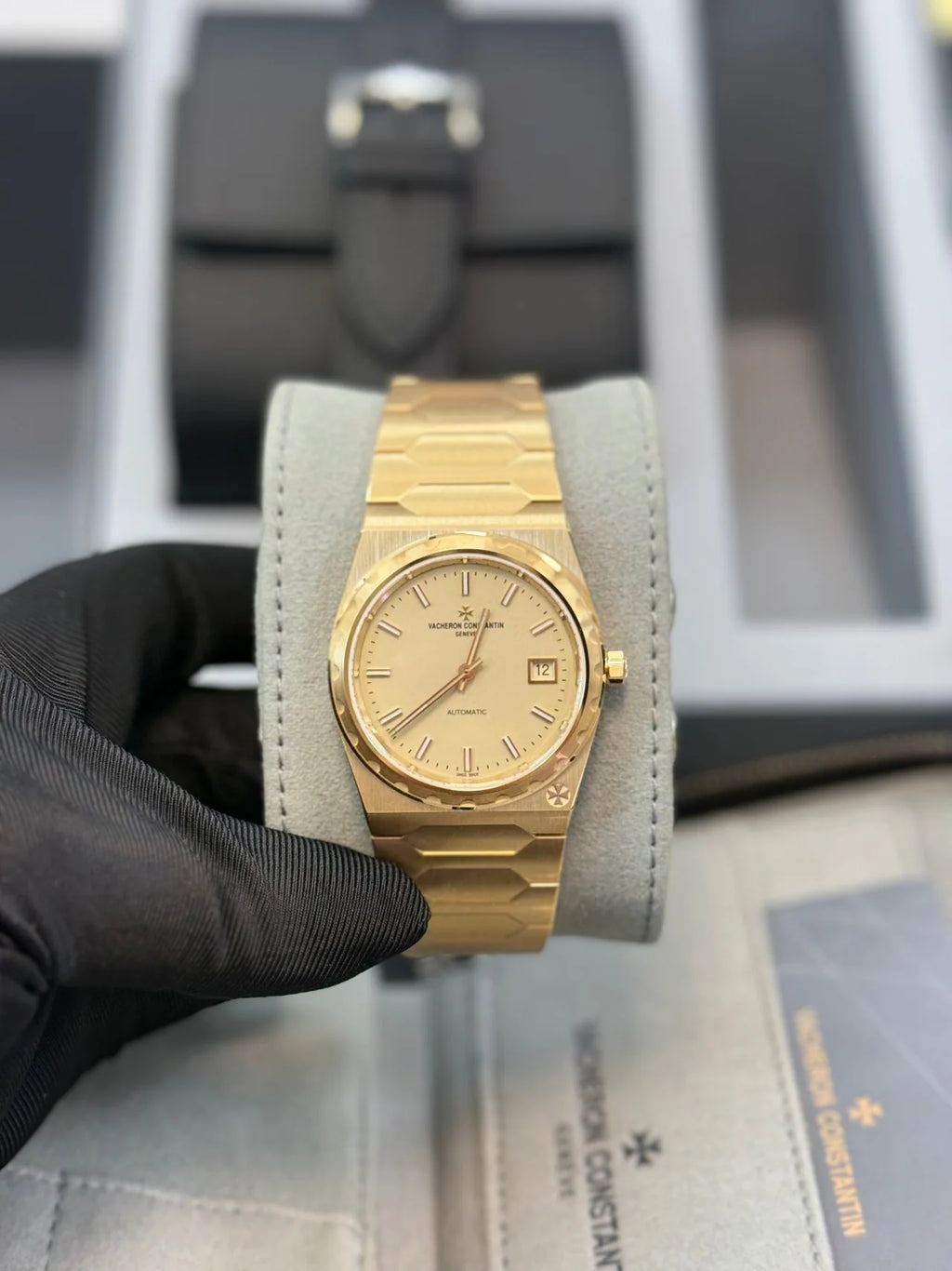 Vacheron Constantin Historiques 222 4200H/222J - B935 37 mm Yellow Gold