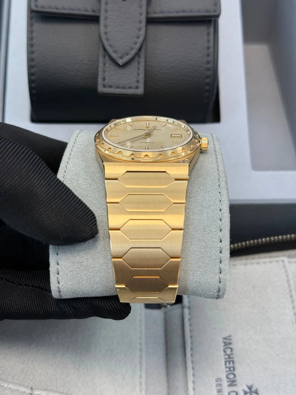 Vacheron Constantin Historiques 222 4200H/222J - B935 37 mm Yellow Gold