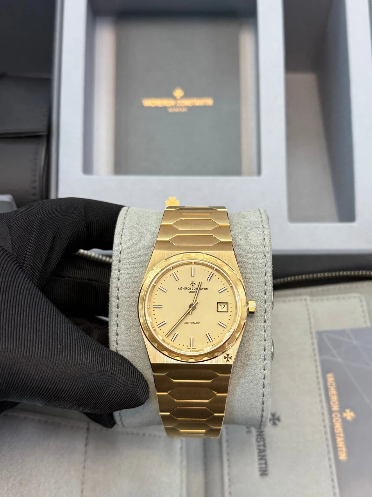 Vacheron Constantin Historiques 222 4200H/222J - B935 37 mm Yellow Gold