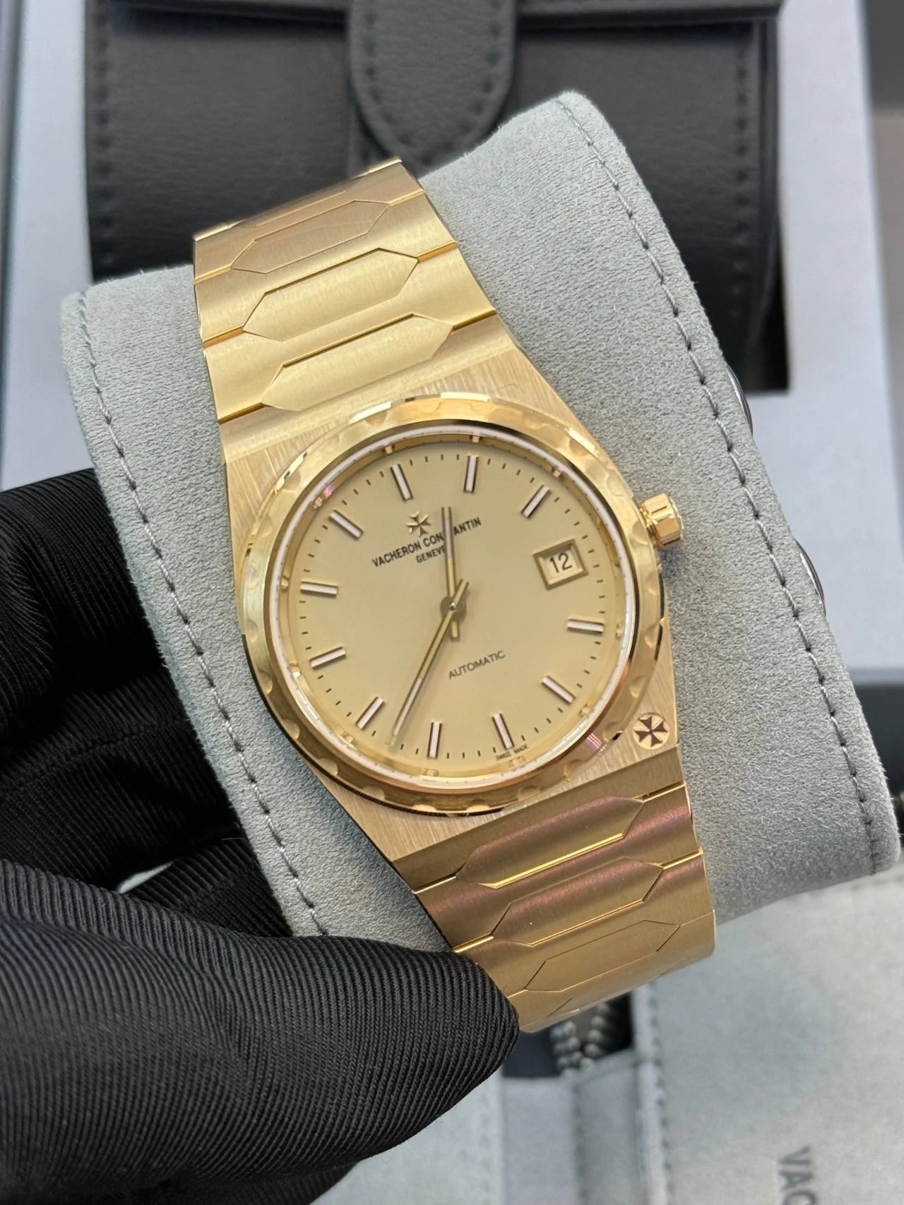 Vacheron Constantin Historiques 222 4200H/222J - B935 37 mm Yellow Gold