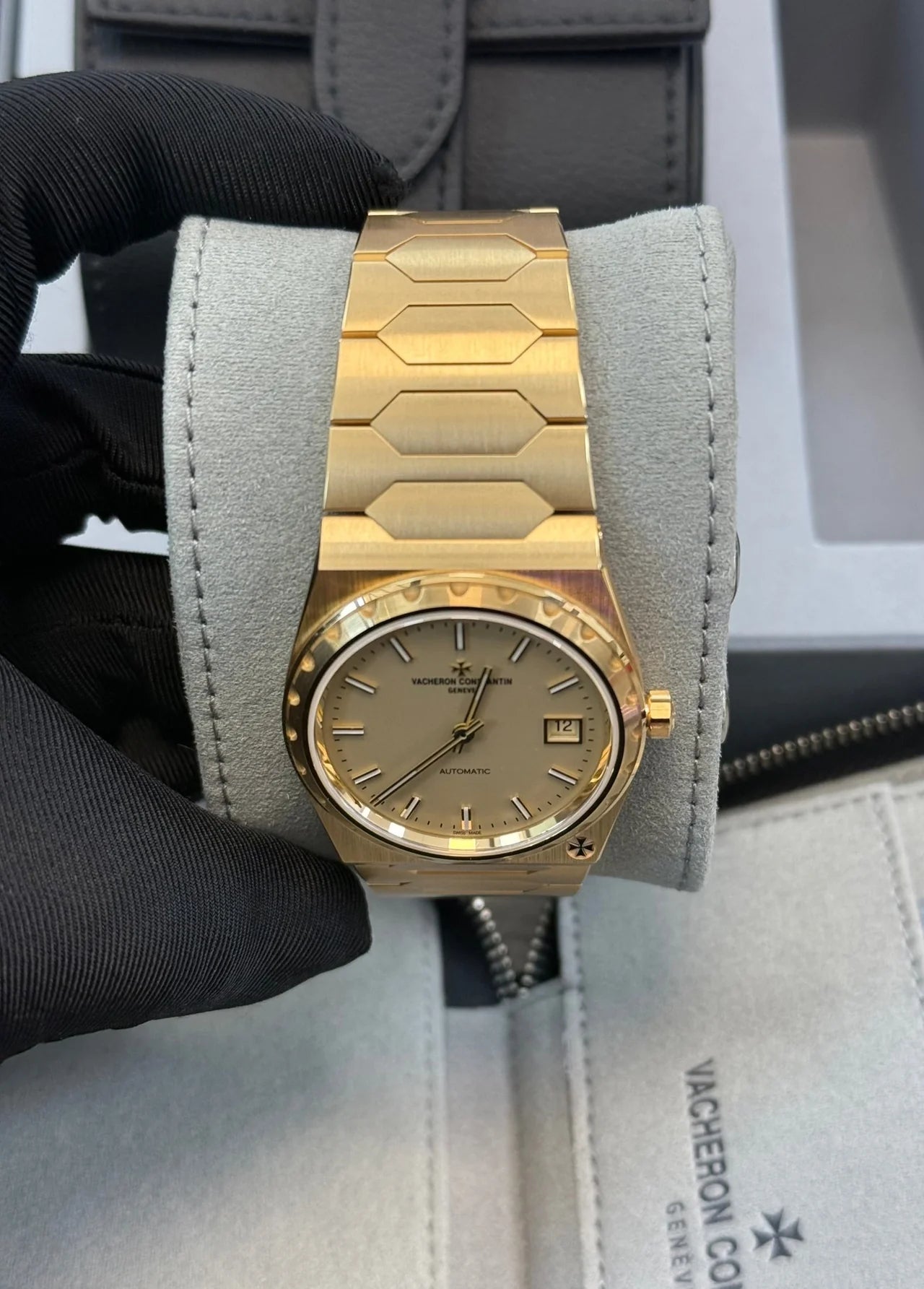 Vacheron Constantin Historiques 222 4200H/222J - B935 37 mm Yellow Gold