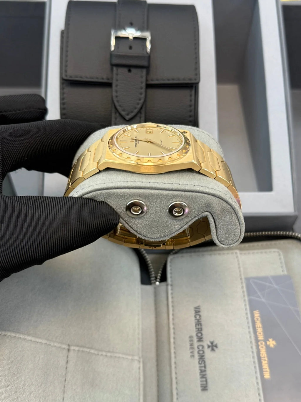 Vacheron Constantin Historiques 222 4200H/222J - B935 37 mm Yellow Gold