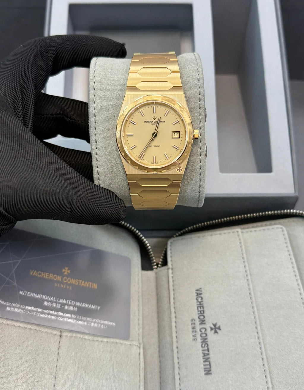 Vacheron Constantin Historiques 222 4200H/222J - B935 37 mm Yellow Gold
