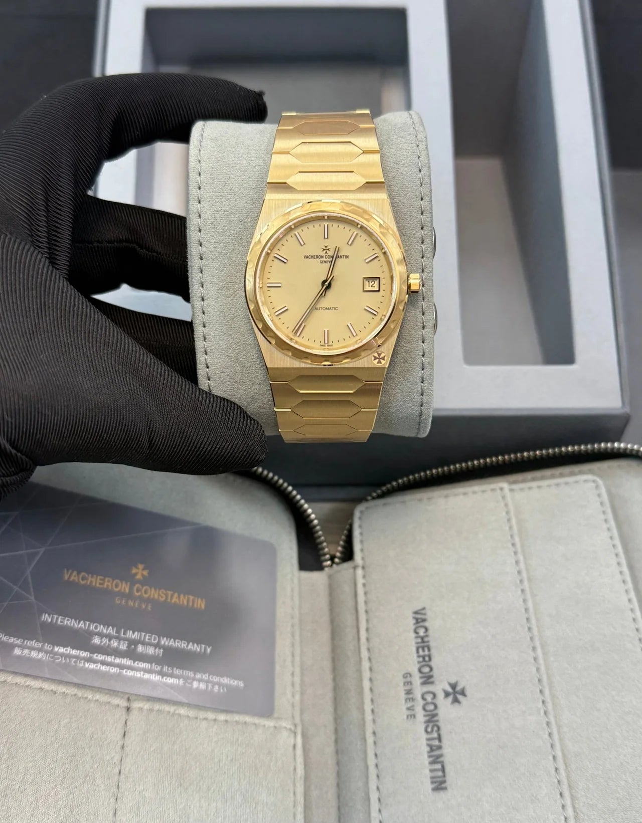 Vacheron Constantin Historiques 222 4200H/222J - B935 37 mm Yellow Gold